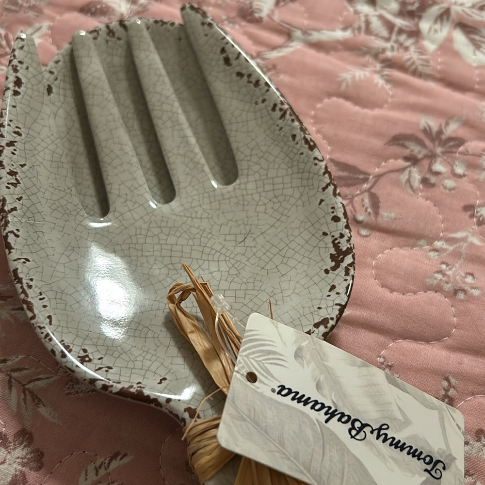 Tommy Bahama Cream Crackle Ceramic Salad Servers - Set of 2 - Picture 4 of 4